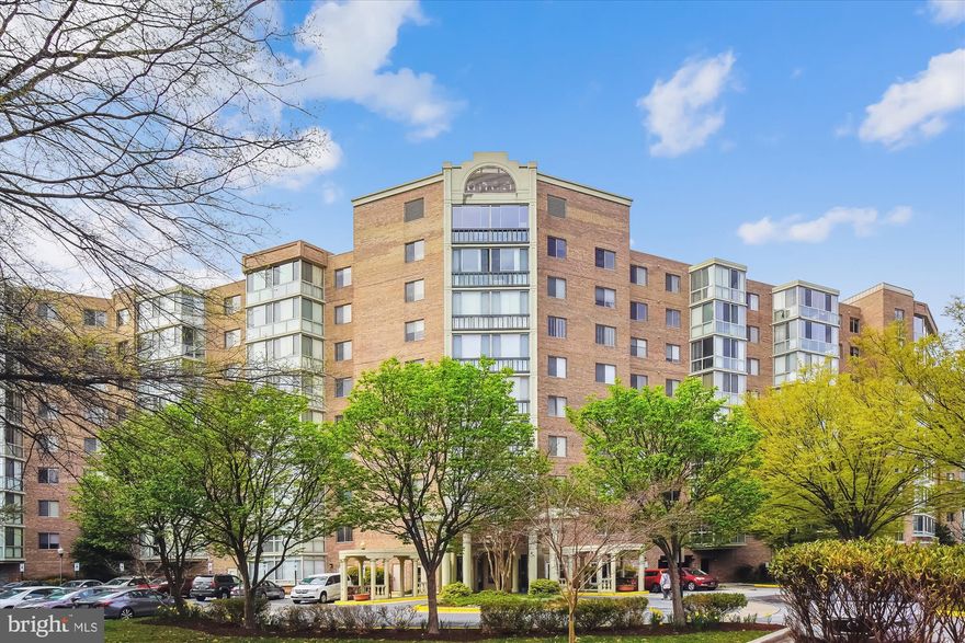 Welcome to Turnberry Courts - Spacious K Model Condo with Golf Course Views!  This beautiful 2-bedroom, 2-bathroom condo with a den offers the perfect blend of comfort and convenience, situated within a sought-after gated retirement community. Boasting stunning views, the unit features a 31-foot enclosed balcony, ideal for morning coffee, unwinding and enjoying the serene surroundings, and entertainment. Both bedrooms have direct access to the enclosed balcony. The interior has been freshly painted and is equipped with brand-new stainless-steel appliances that complement the quartz counters.  This inviting space is ready to move into and call home.  Enjoy the security of a gated entrance, along with easy access to on-site amenities such as restaurants, fitness centers, pools, and even transportation to local shopping. The building fosters a welcoming atmosphere with a sense of community, making it an ideal place to settle into a relaxed and enjoyable lifestyle. --don’t miss out on this rare opportunity to experience the best of retirement living at Turnberry Courts.