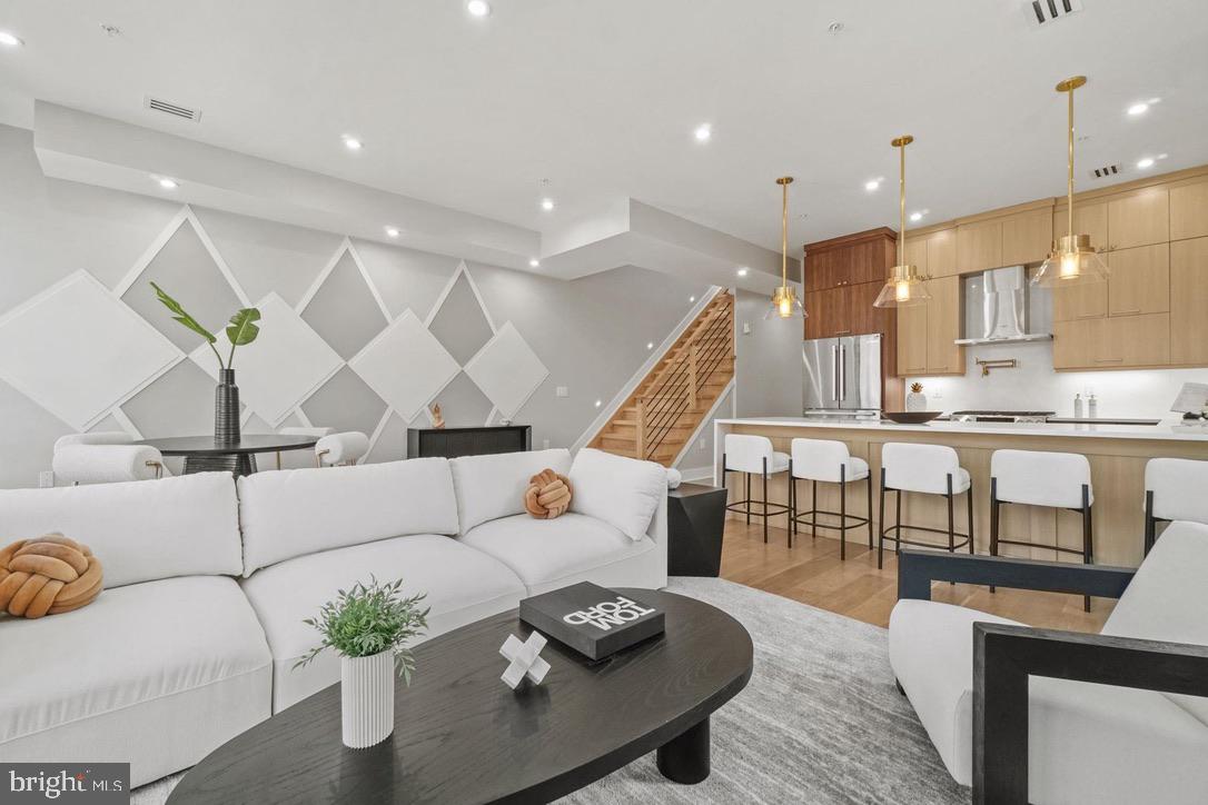 160 CENTRAL AVE C