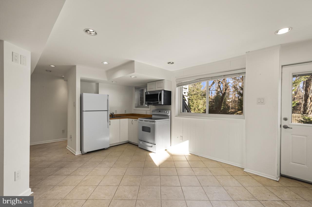 MERRIMACK PARK - Residential Lease