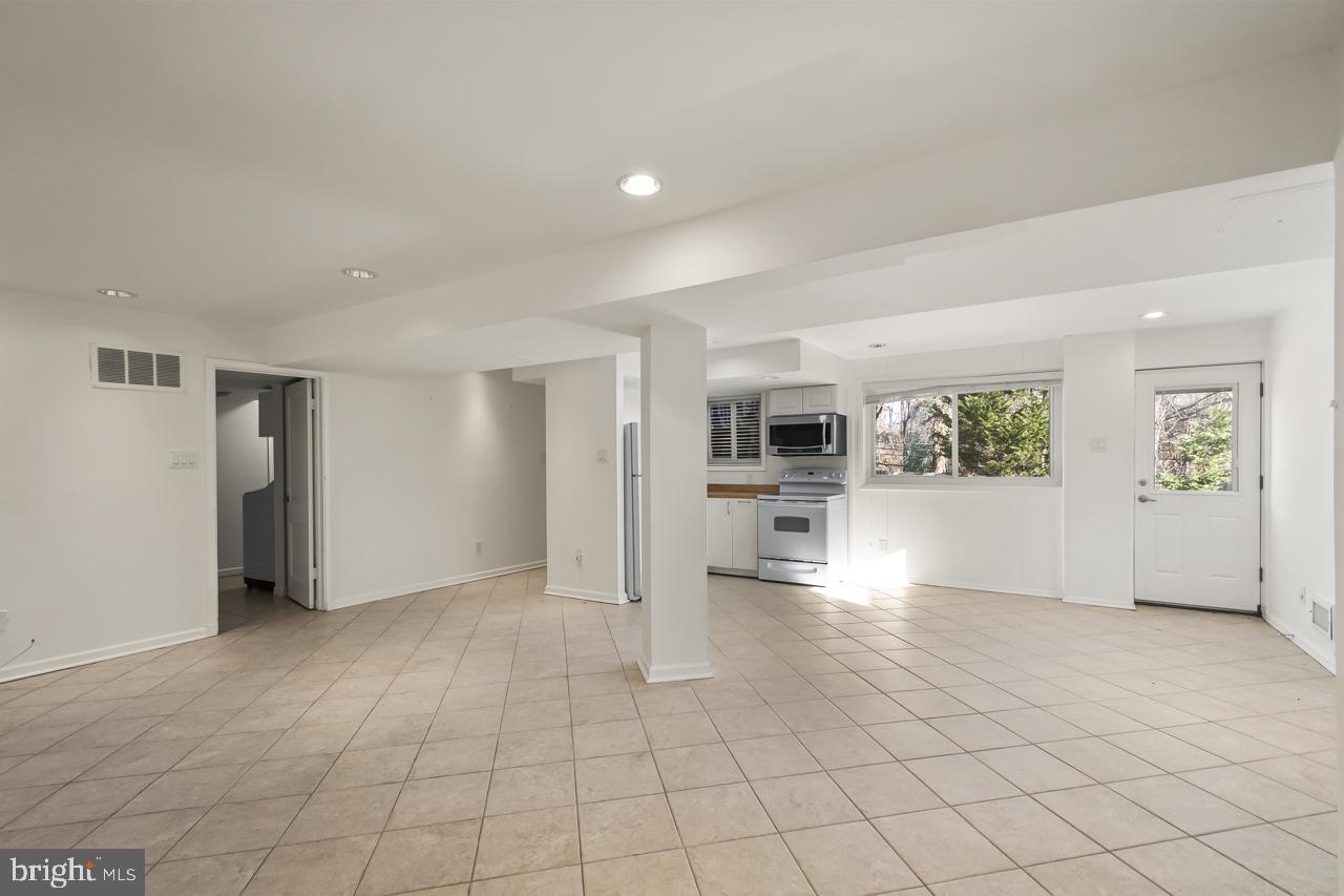 MERRIMACK PARK - Residential Lease