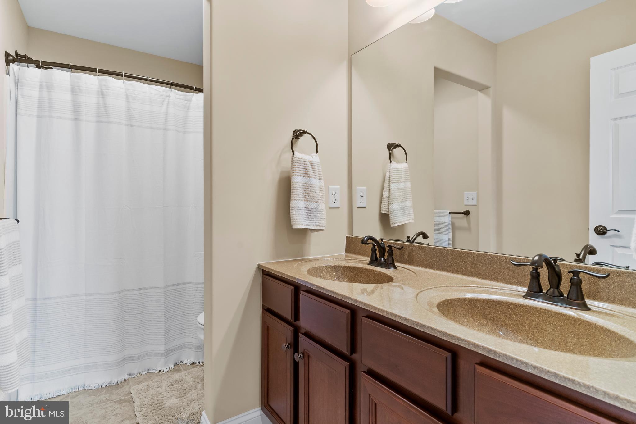 DANBURY GLEN - Residential