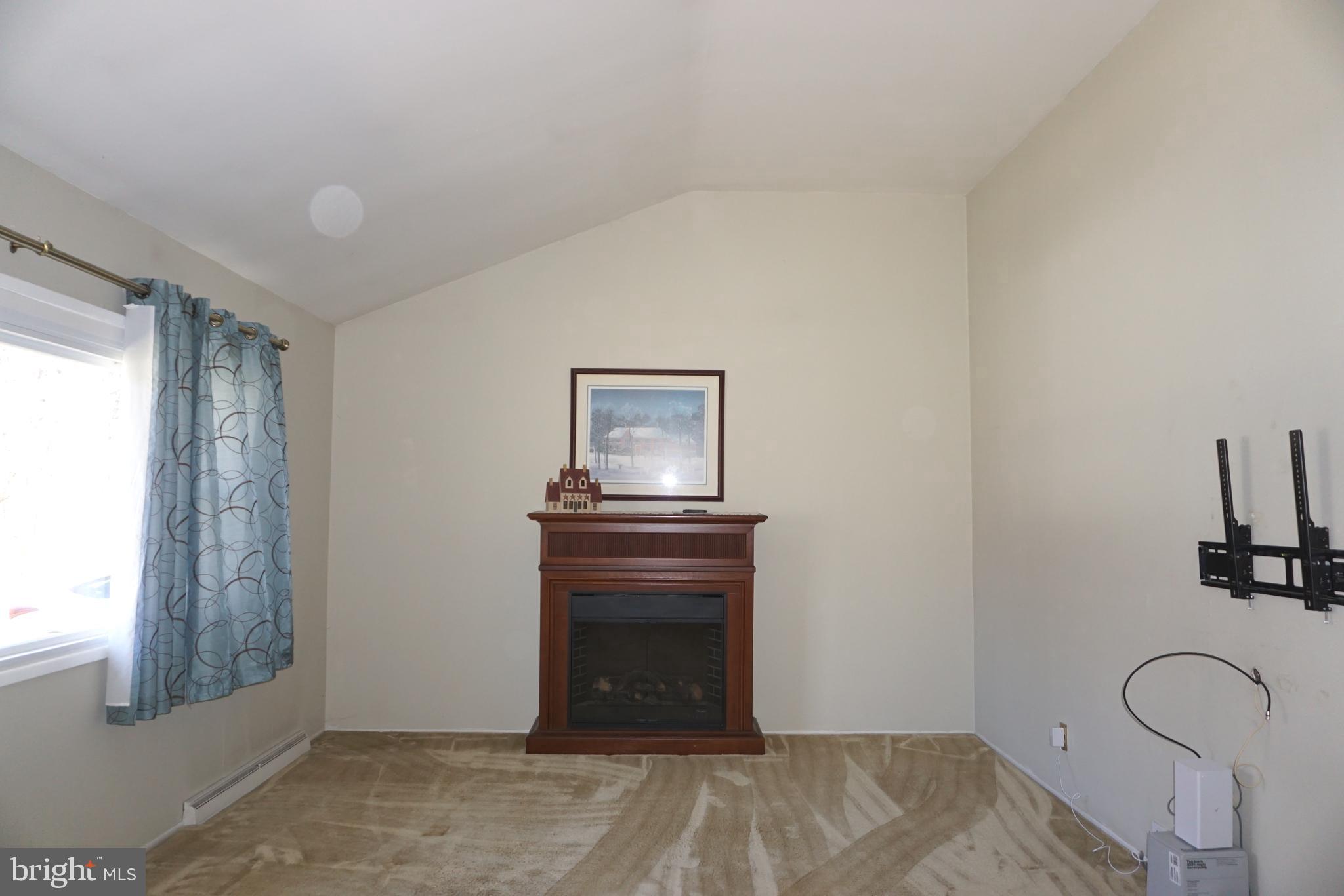 CHESTNUT HILL ESTATES - Residential