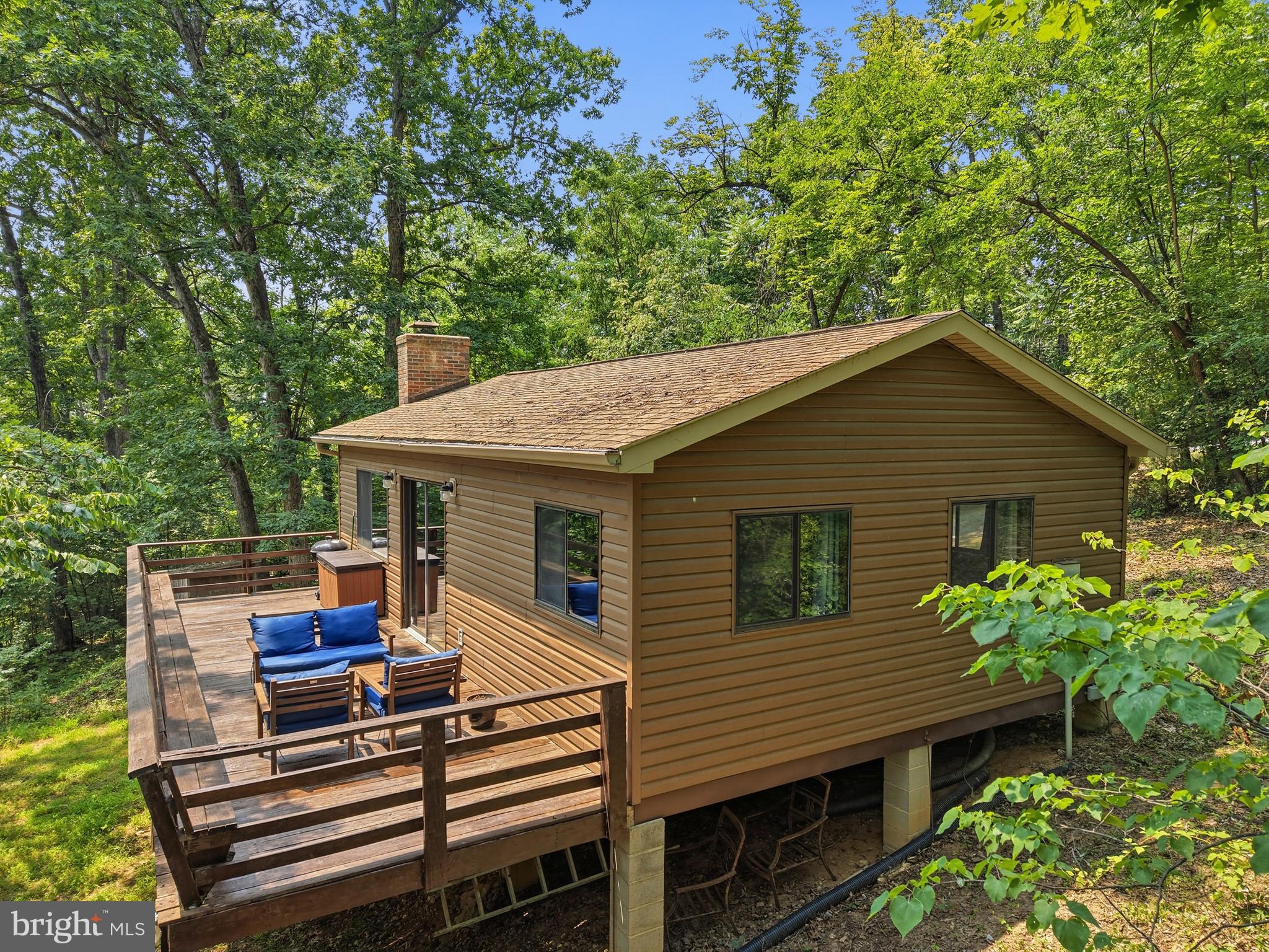 460 HILLTOP LANE