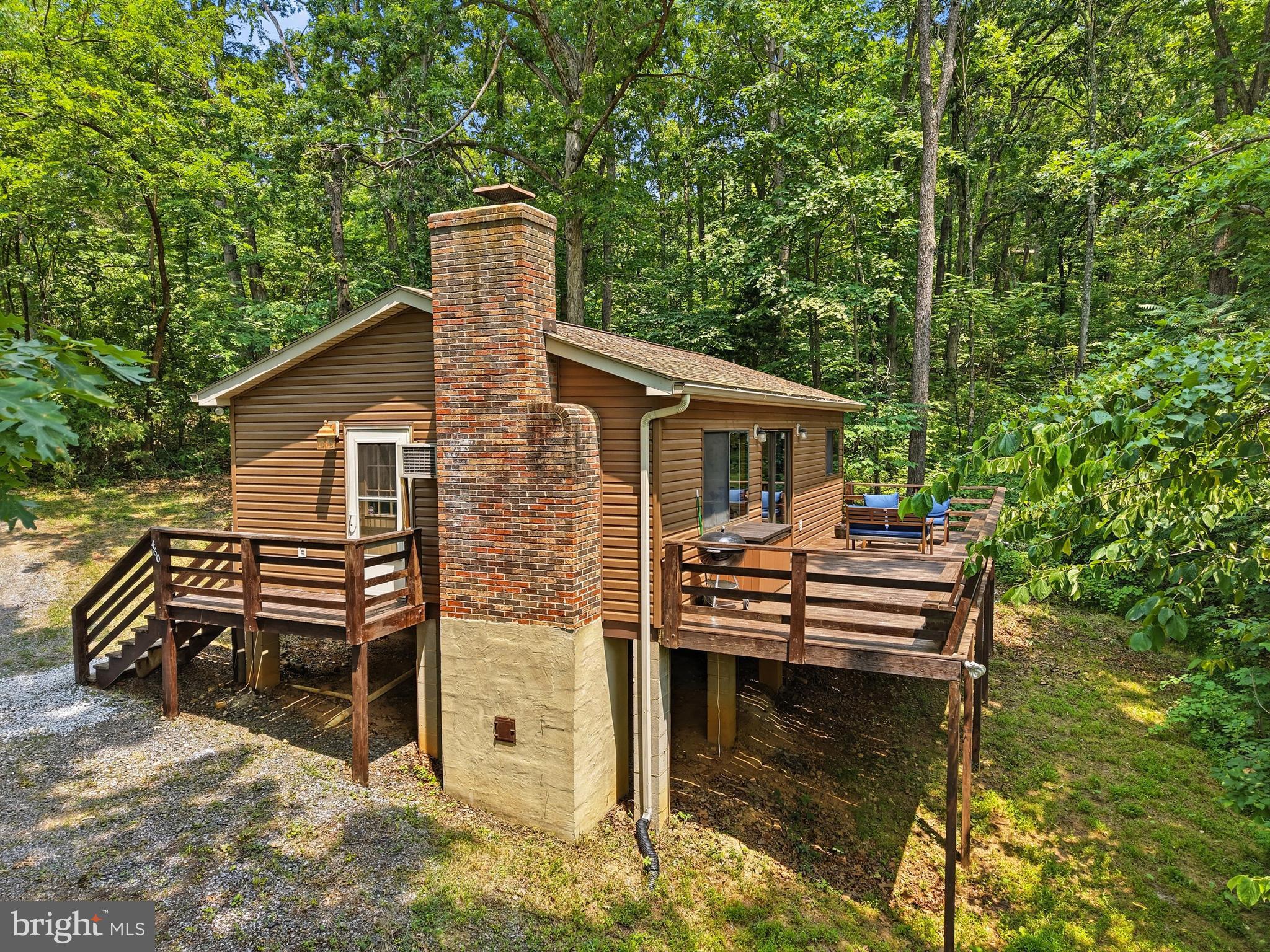 460 HILLTOP LANE