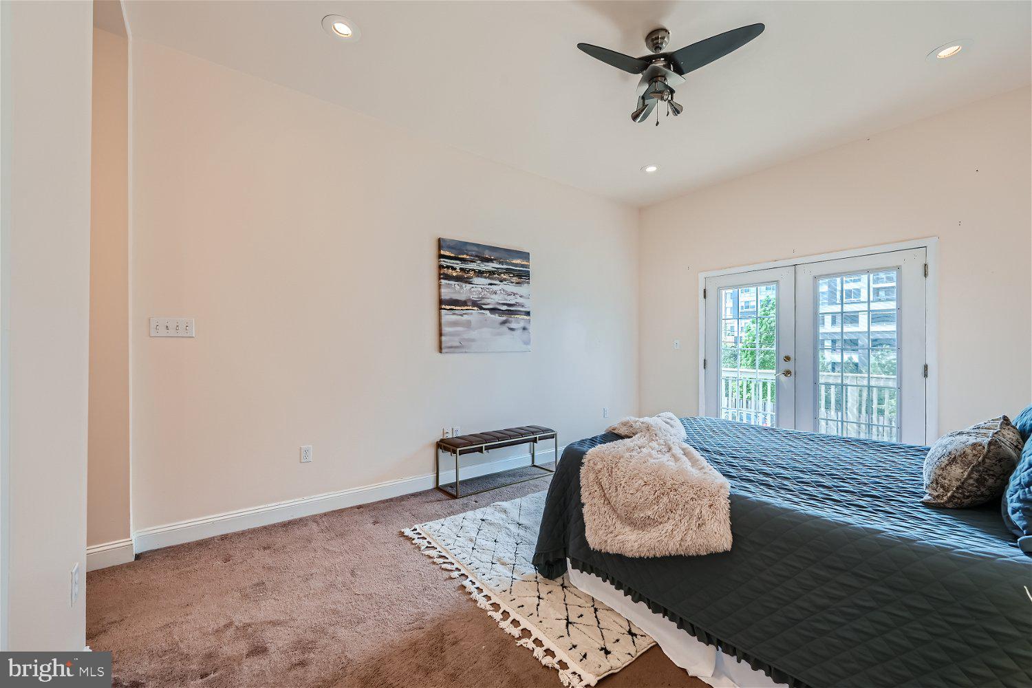 LOCUST POINT - Residential