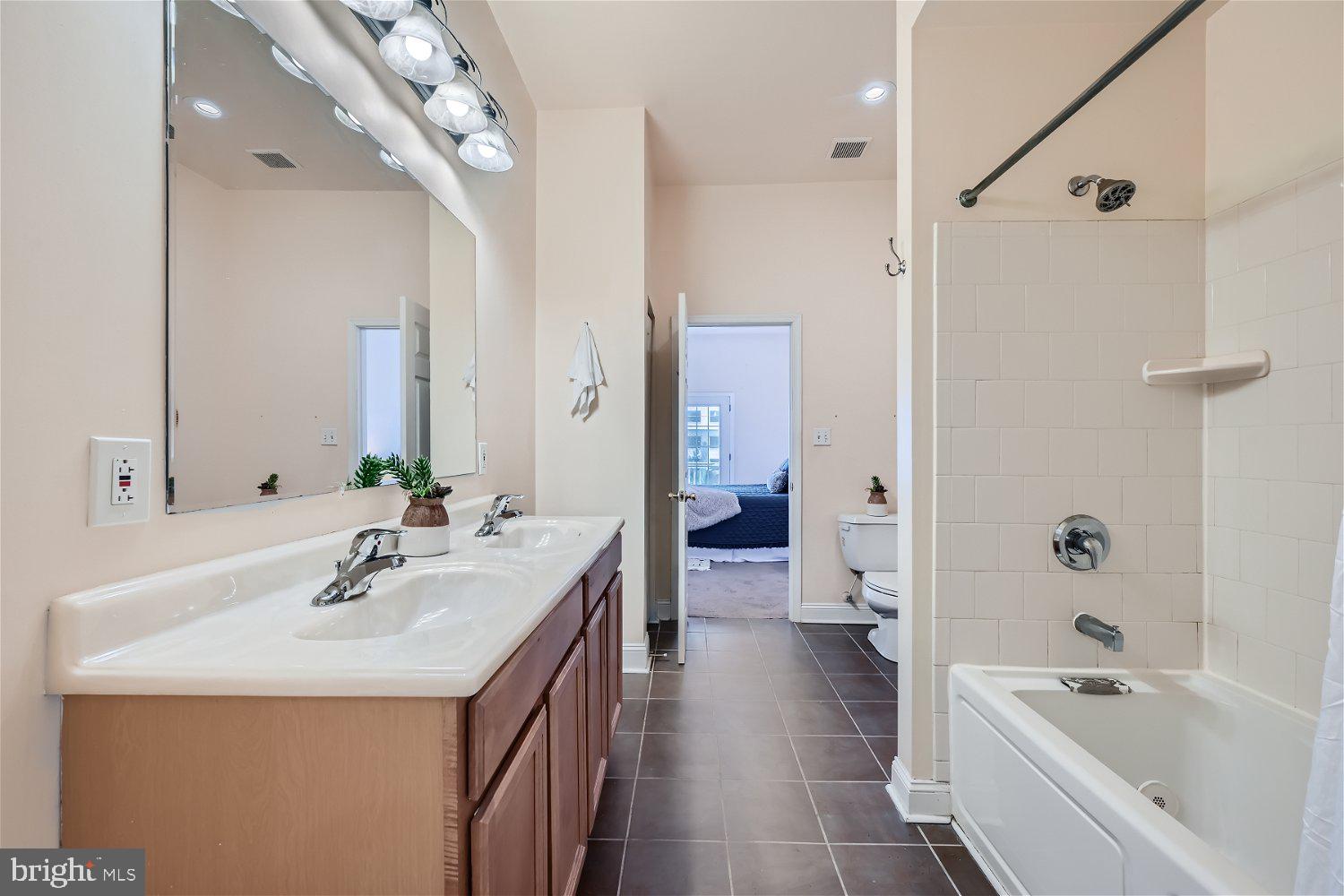 LOCUST POINT - Residential