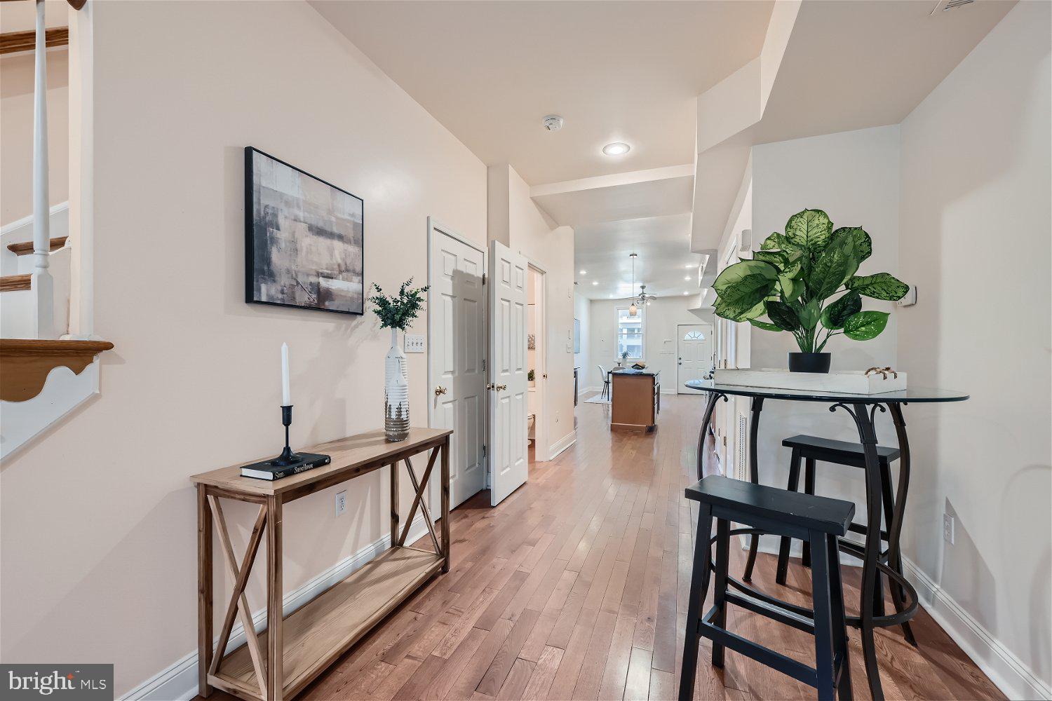 LOCUST POINT - Residential