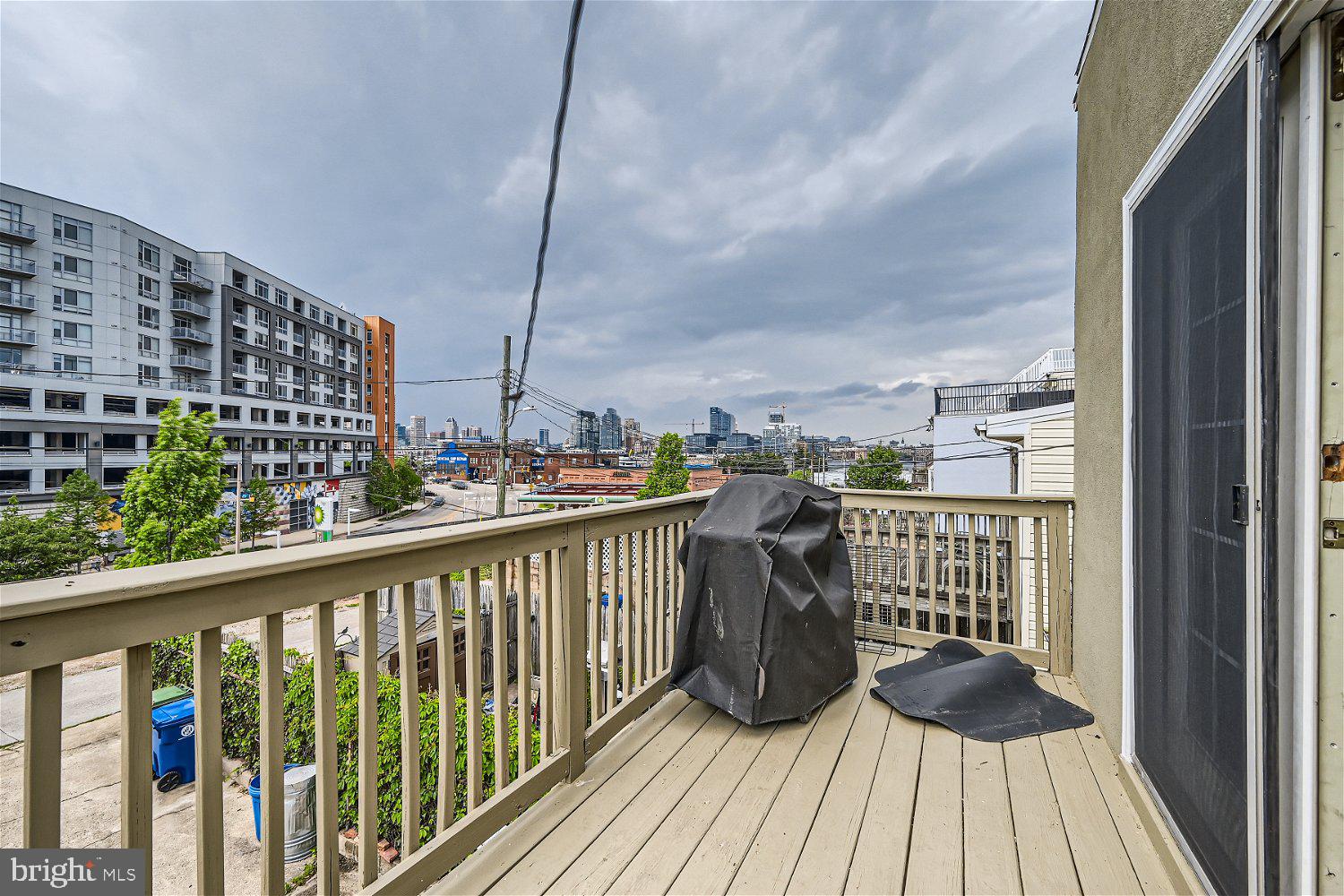 LOCUST POINT - Residential