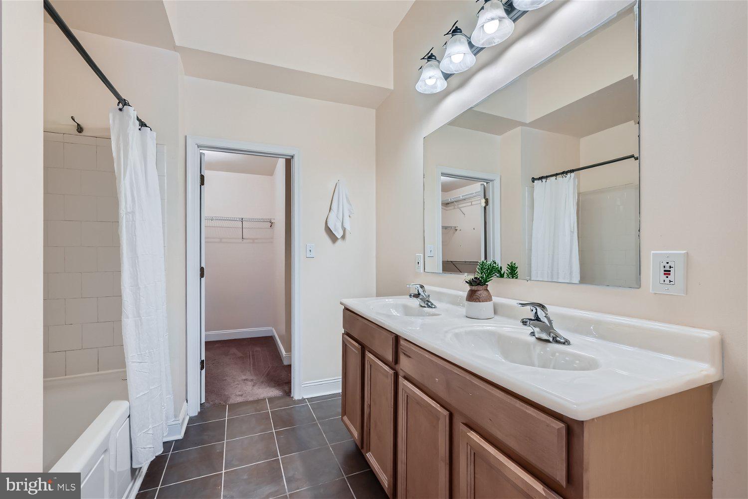 LOCUST POINT - Residential