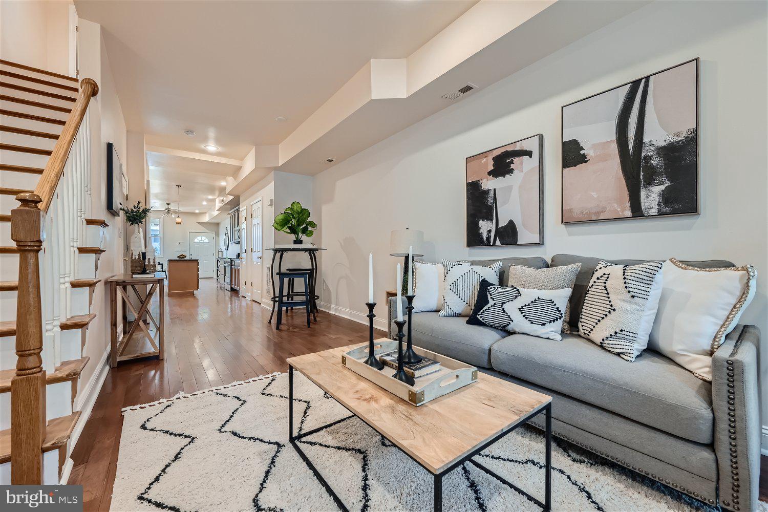 LOCUST POINT - Residential