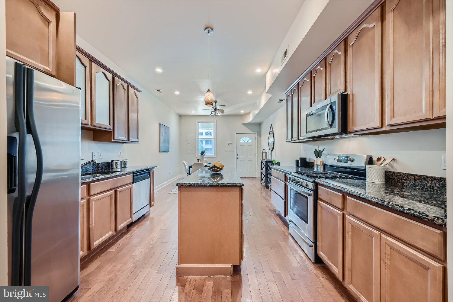 LOCUST POINT - Residential