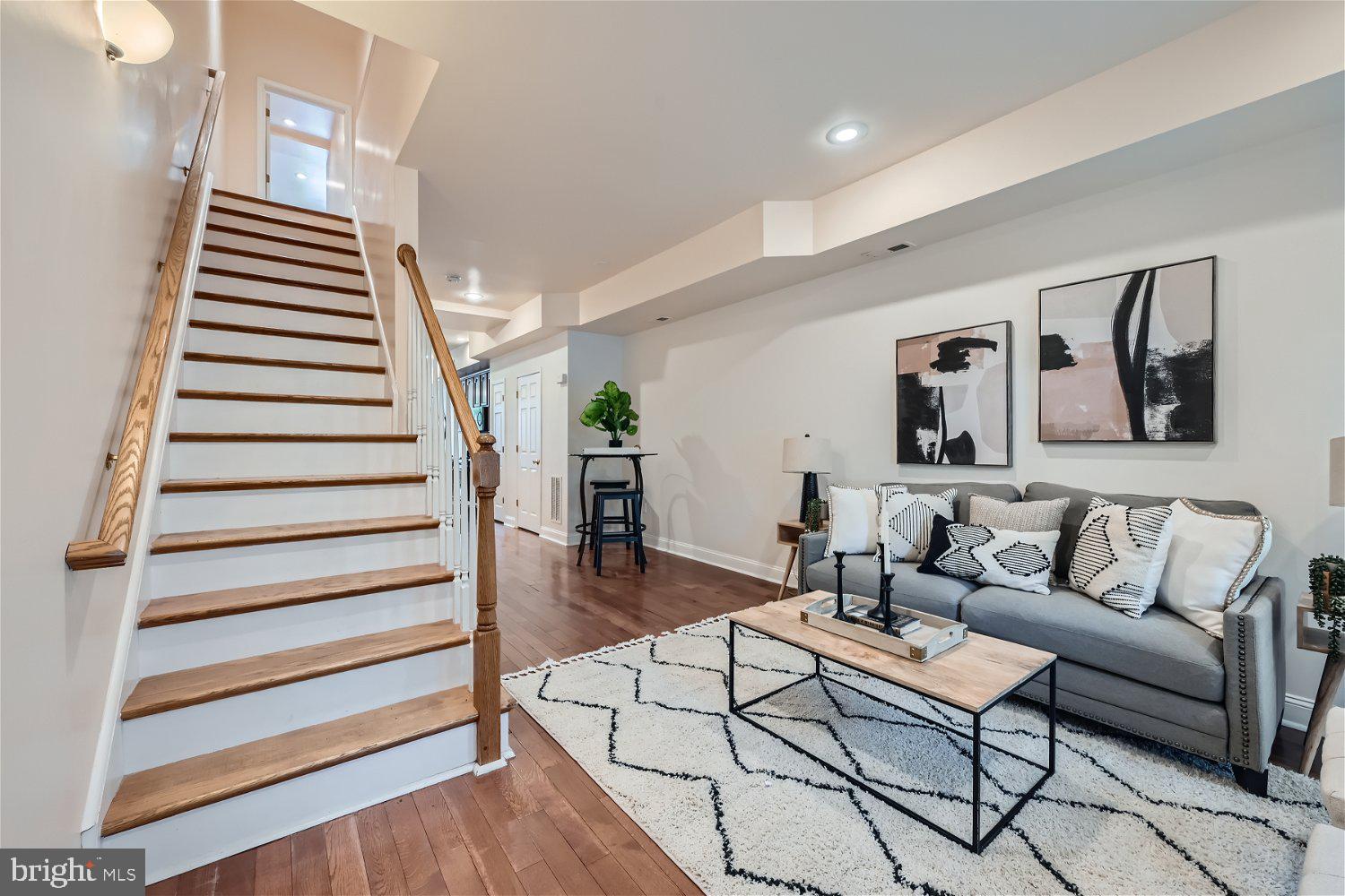 LOCUST POINT - Residential