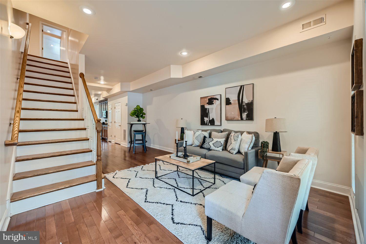 LOCUST POINT - Residential