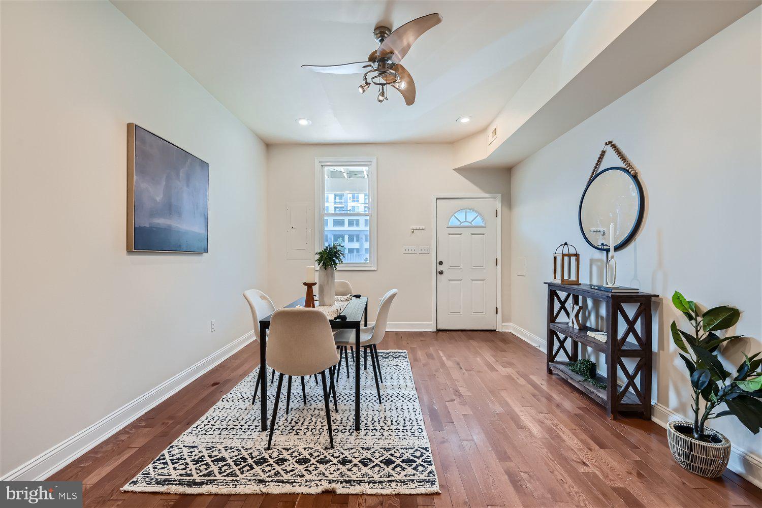 LOCUST POINT - Residential