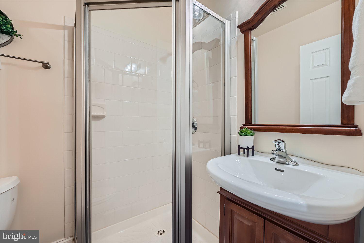 LOCUST POINT - Residential