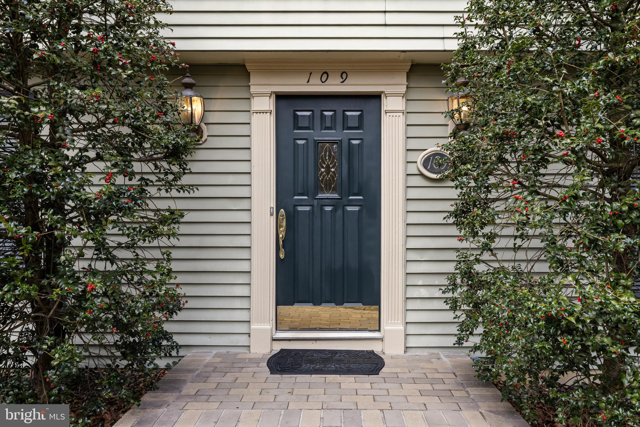 109 WOODTHRUSH TRAIL W