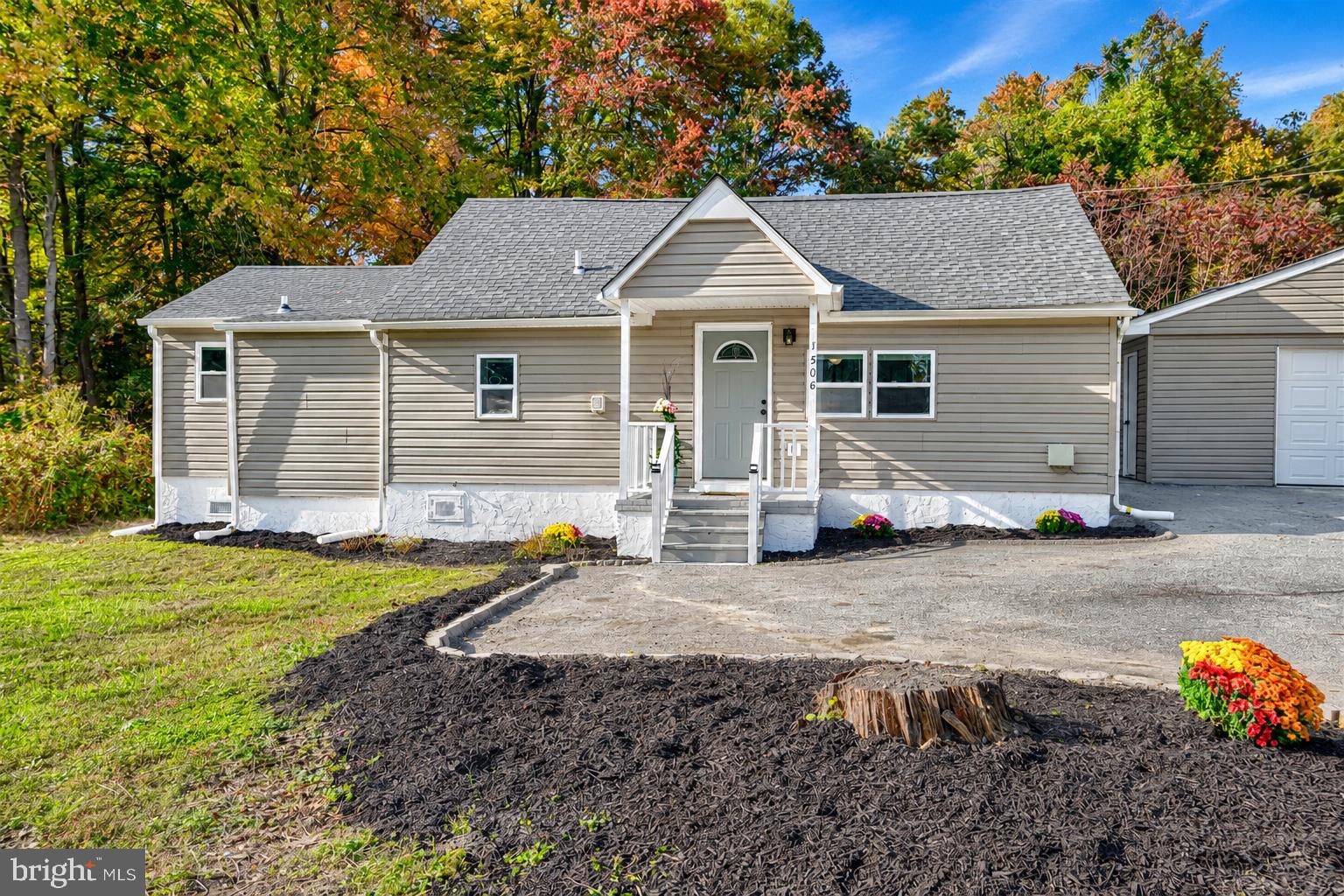 1506 MITCHELL LANE