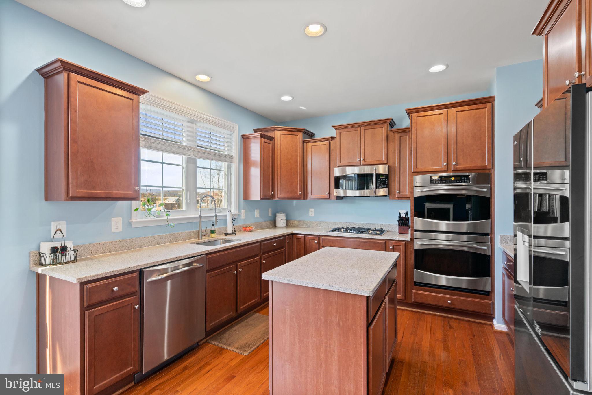 SHERWOOD FOREST - Residential