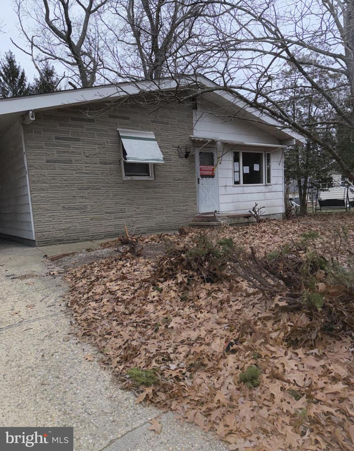 601 E LAKESHORE DRIVE