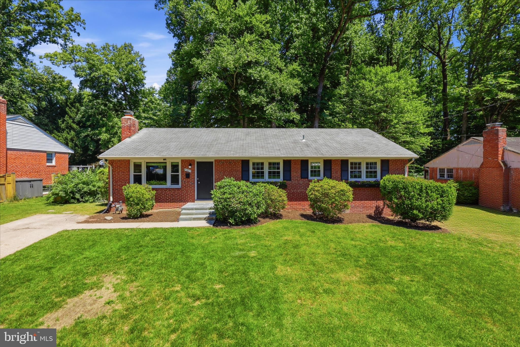 5609 SEDGWICK LANE