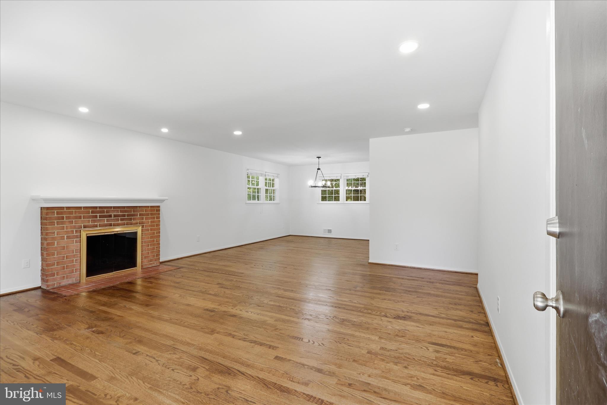 5609 SEDGWICK LANE