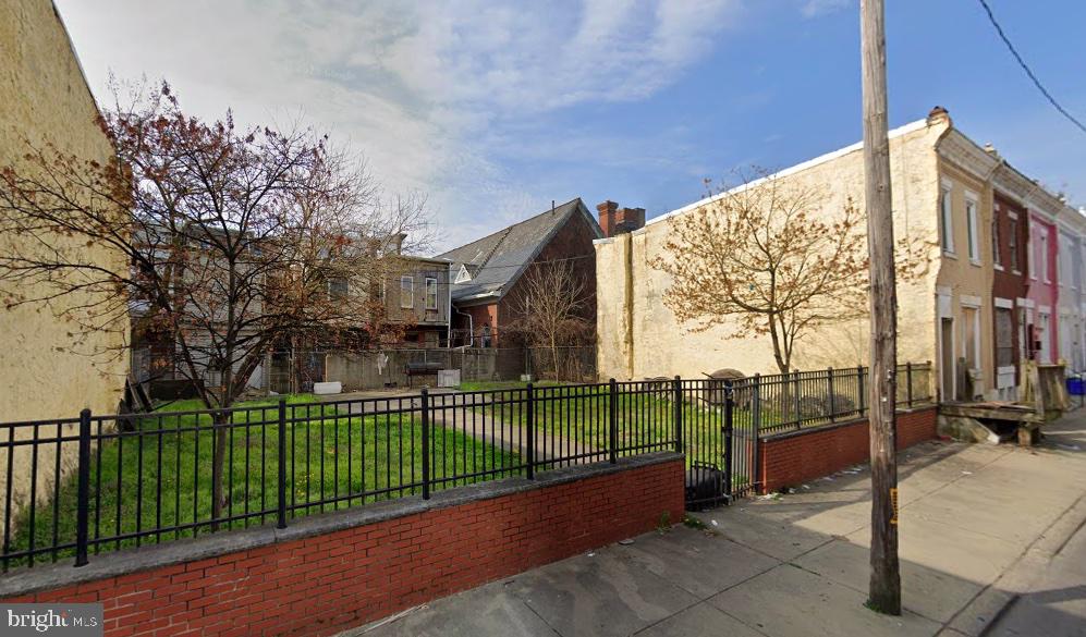 STRAWBERRY MANSION - Residential