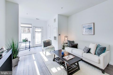 Condo For Sale - 8045 Newell Street #121<br/> SILVER SPRING, MD 20910