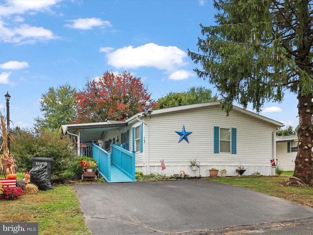 Photo of 732 Laura Lane, YORK, PA 17402 (MLS # PAYK2091676)