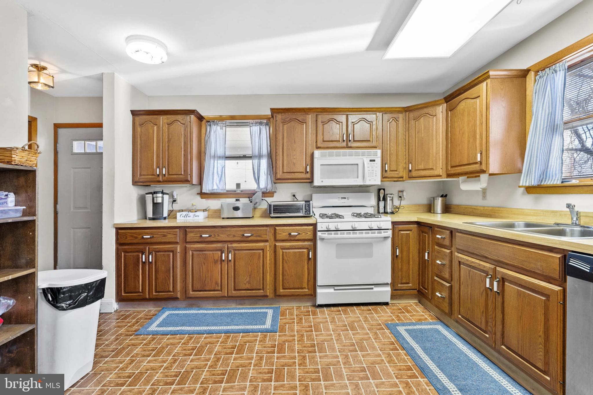 ABINGTON - Commercial Sale