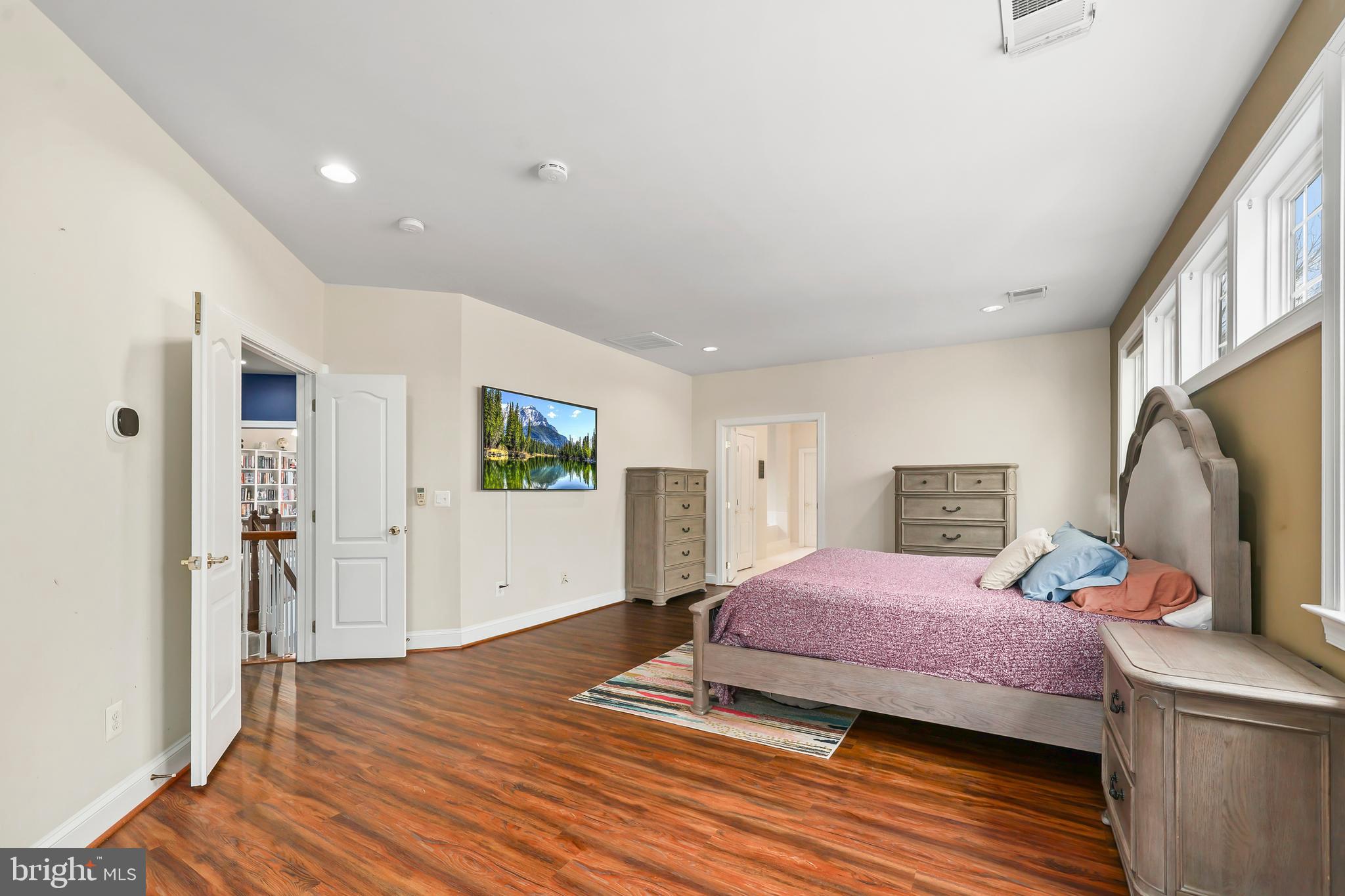 LAUREL HILL LANDBAY - Residential