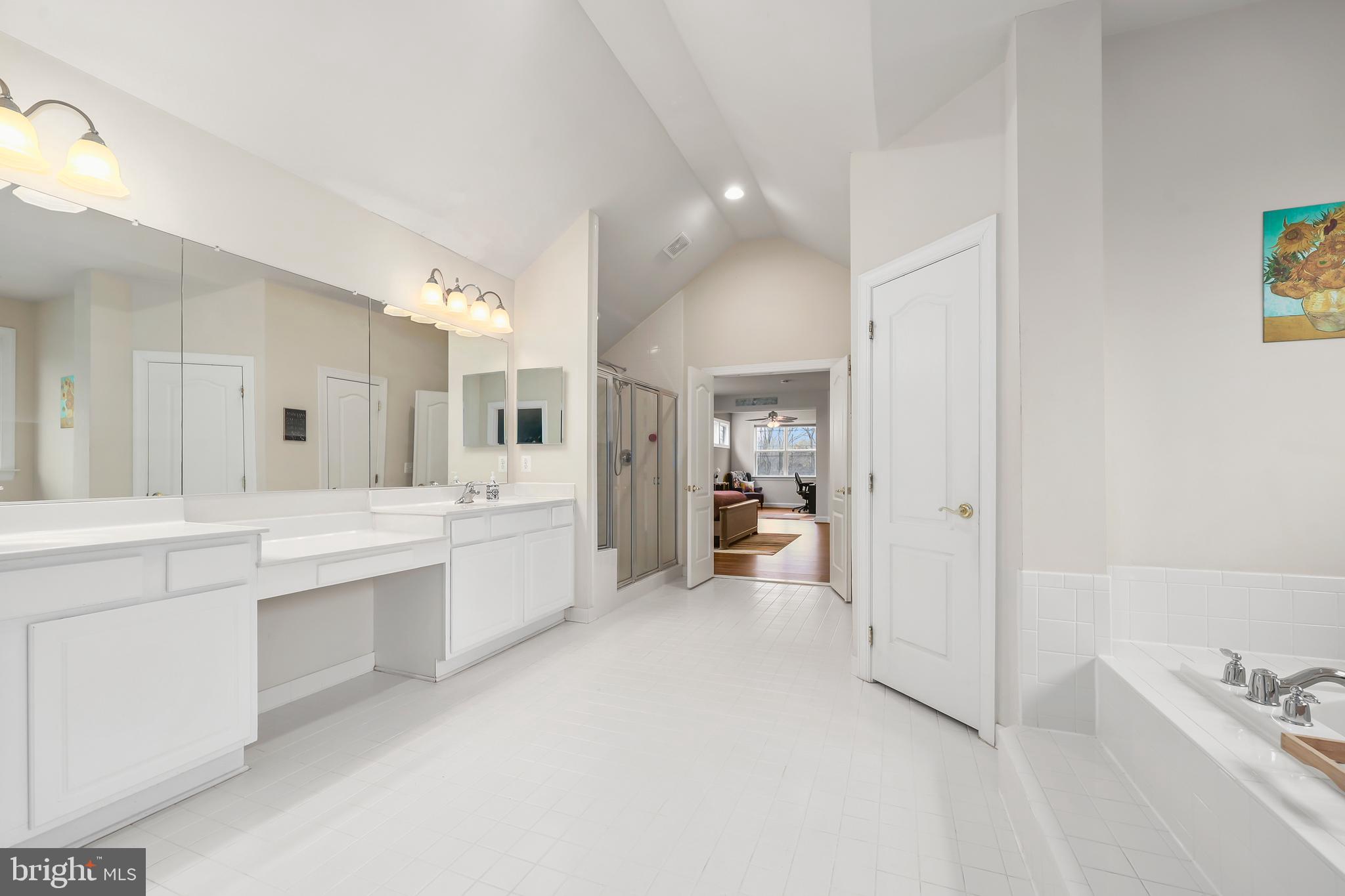 LAUREL HILL LANDBAY - Residential