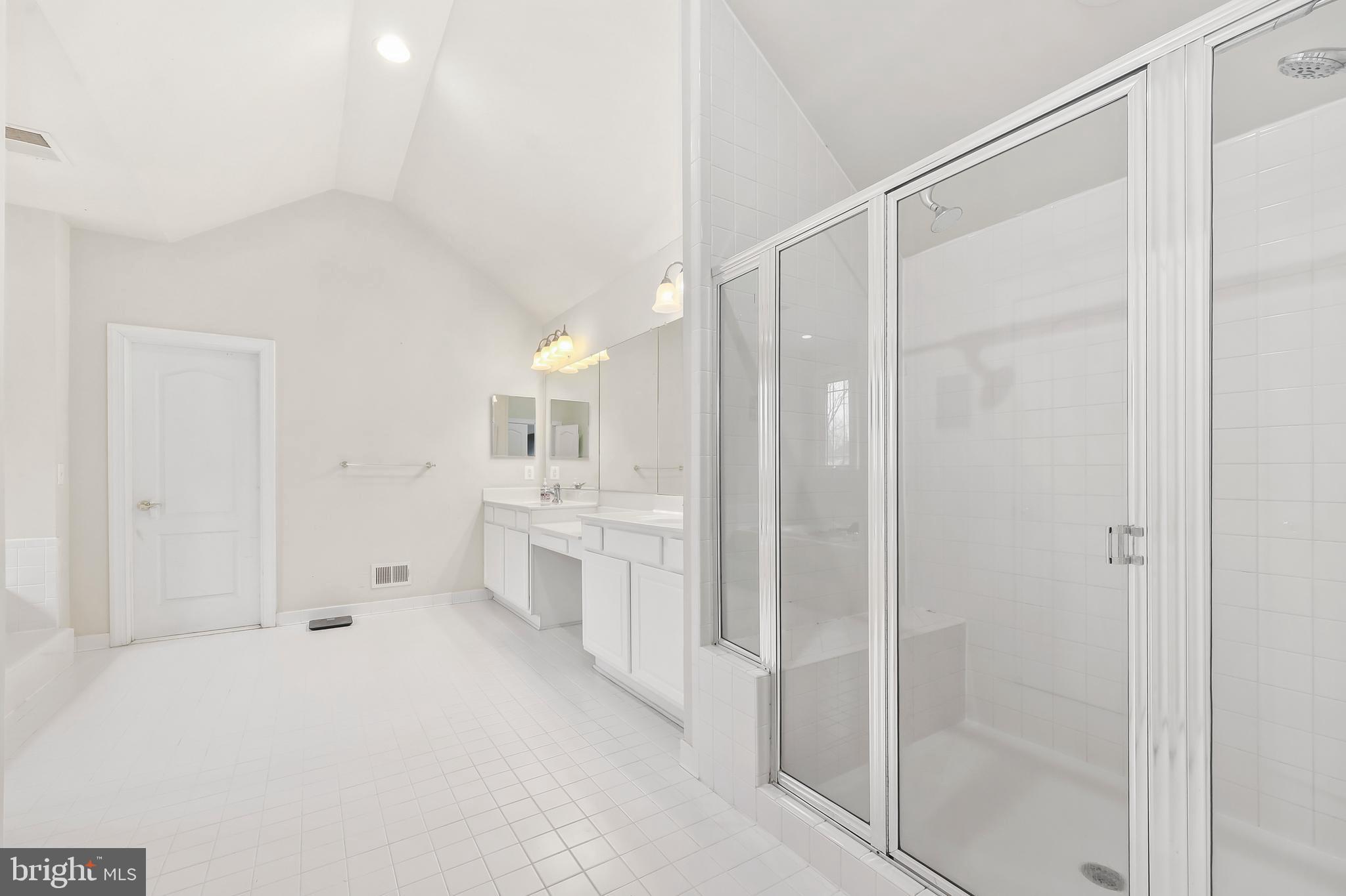 LAUREL HILL LANDBAY - Residential