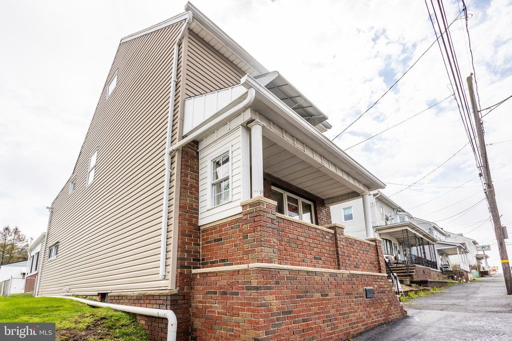 Photo of 333 S Lehigh Avenue, FRACKVILLE, PA 17931 (MLS # PASK2026754)