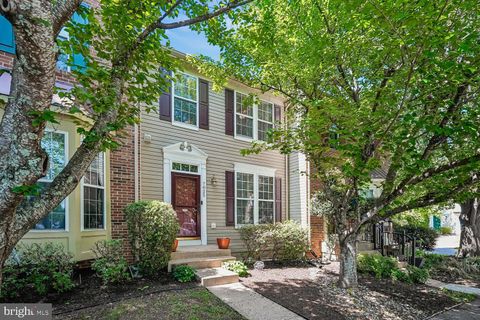 Photo of 7025 Manahoac Place, GAINESVILLE, VA 20155 (MLS # VAPW2118722)