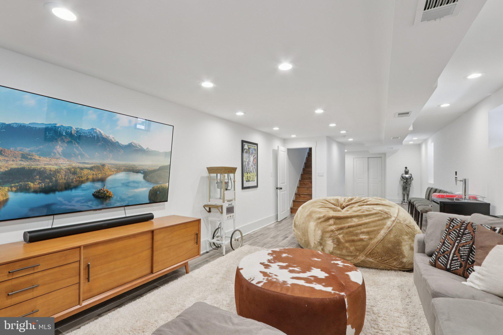 UNIVERSITY CITY - Residential