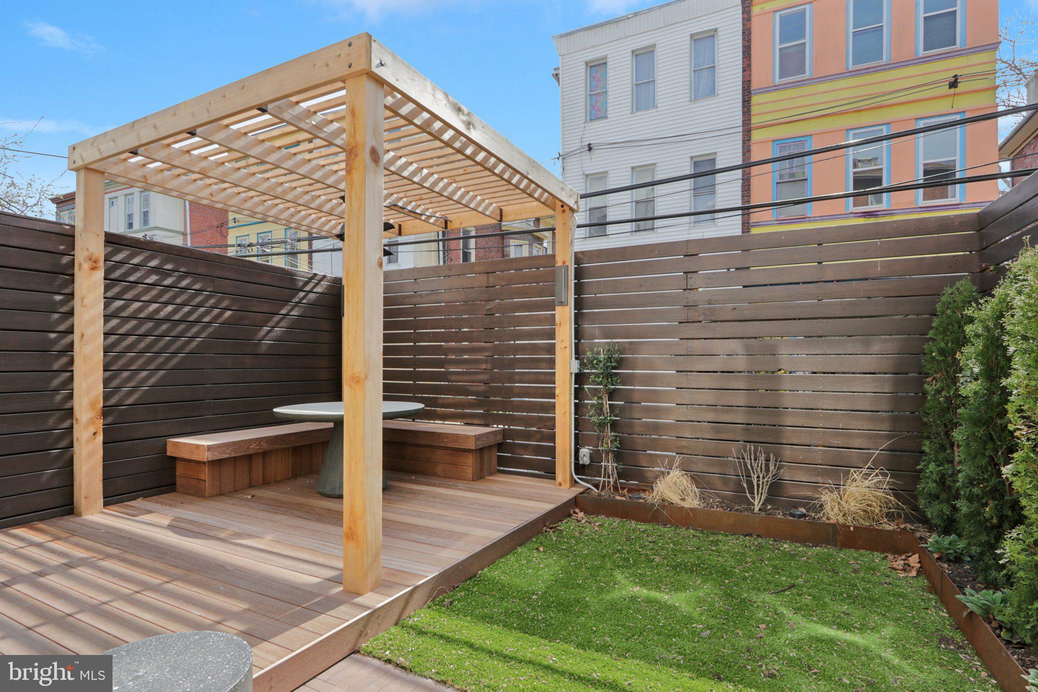 UNIVERSITY CITY - Residential