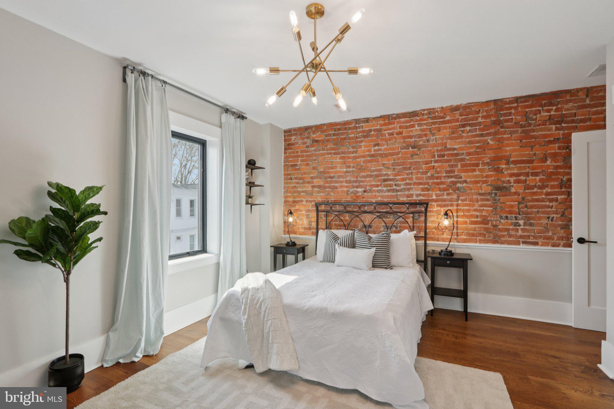 UNIVERSITY CITY - Residential