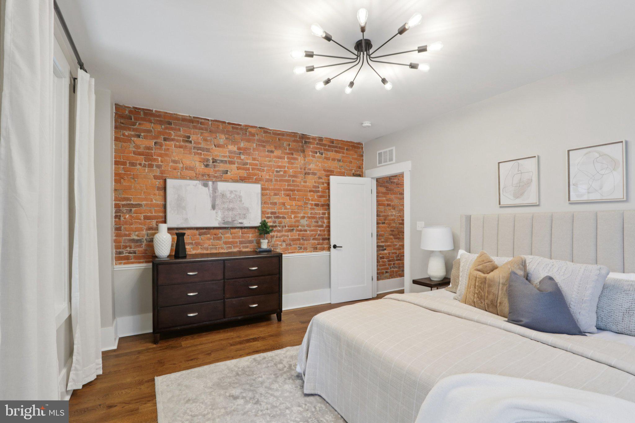 UNIVERSITY CITY - Residential