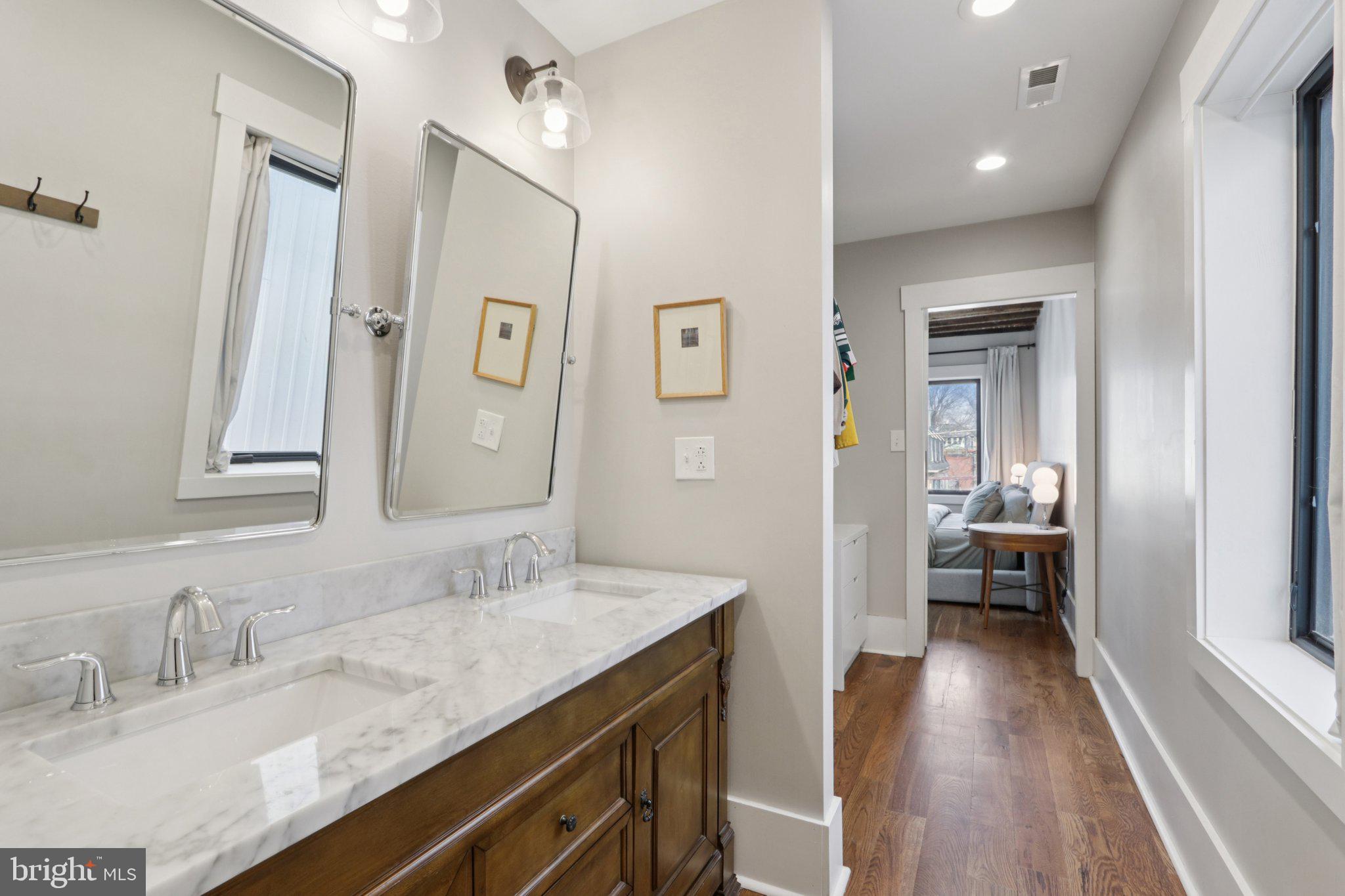 UNIVERSITY CITY - Residential