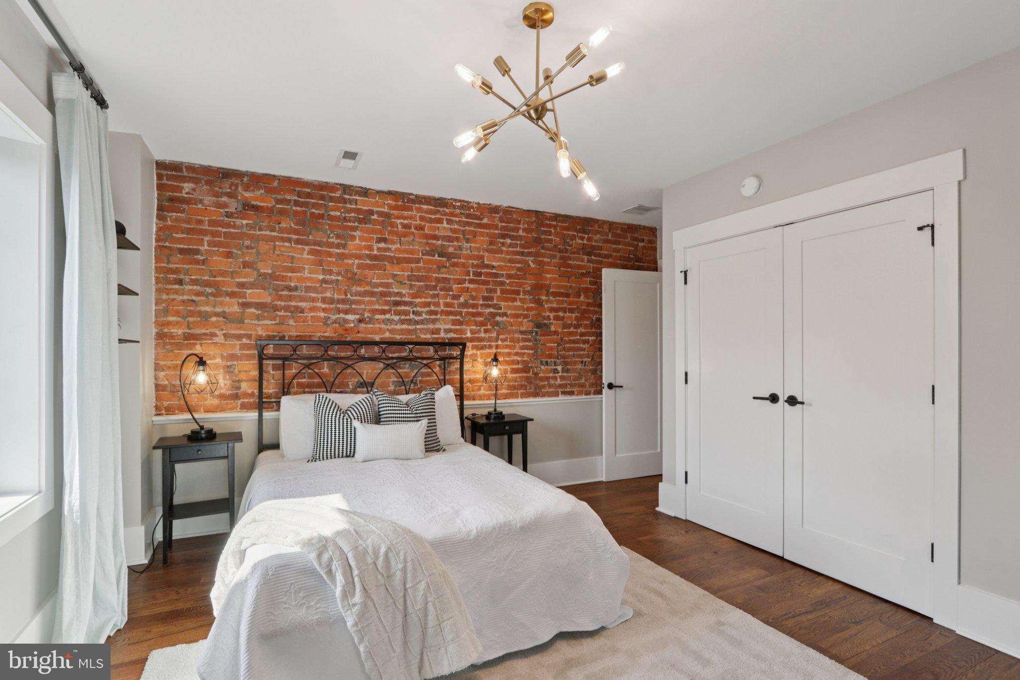 UNIVERSITY CITY - Residential