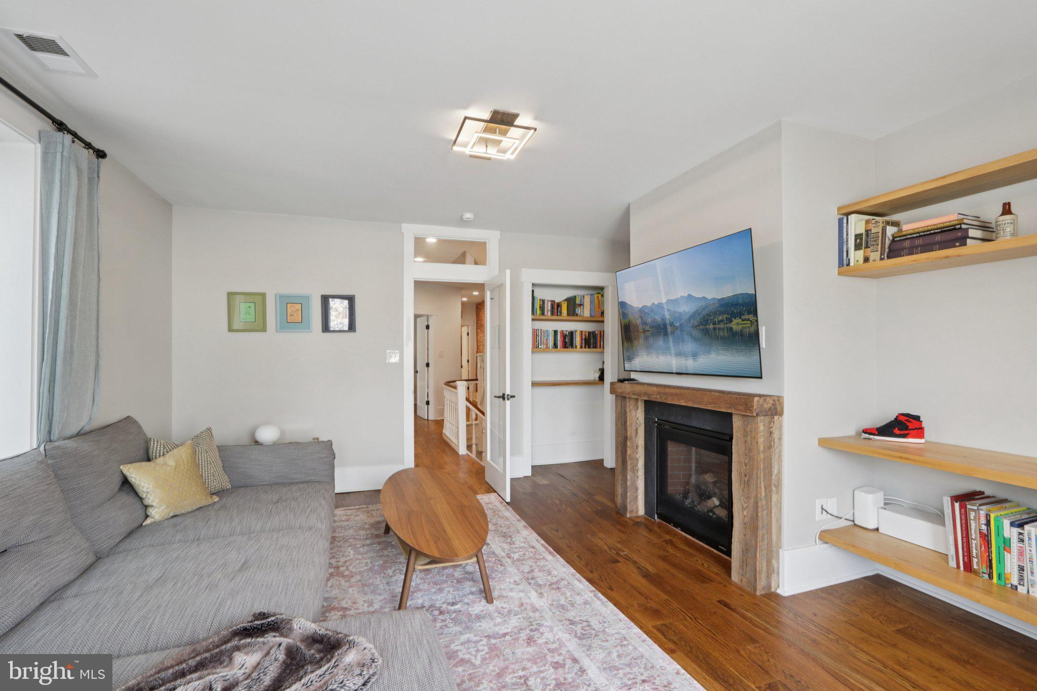 UNIVERSITY CITY - Residential