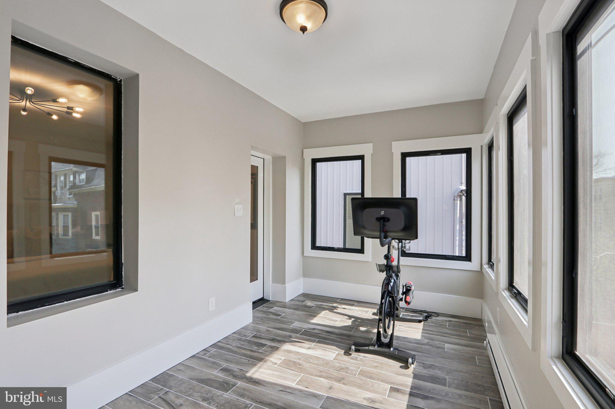 UNIVERSITY CITY - Residential