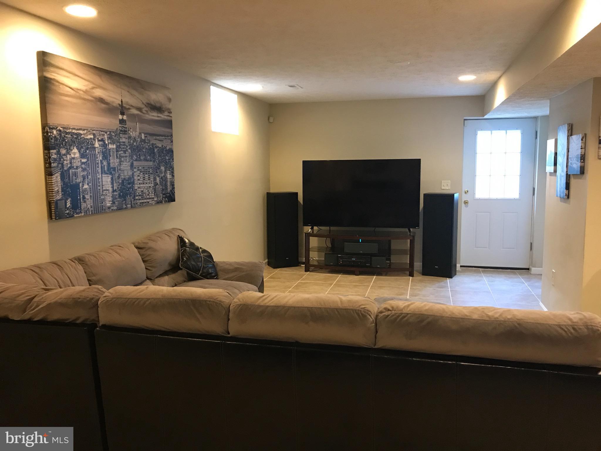 ST CHARLES SUB - SHEFFIELD - Residential Lease