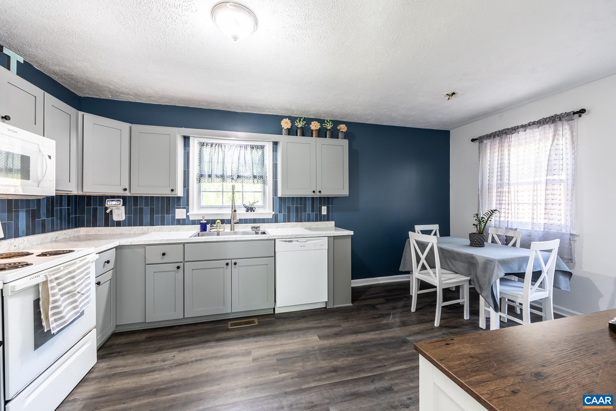 HOLMES RUN - Residential