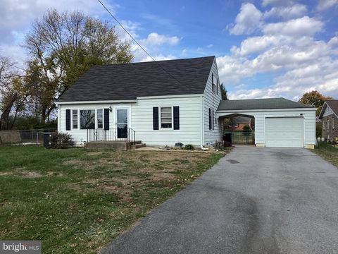 Photo of 17528 Cedar Lawn Drive, HAGERSTOWN, MD 21740 (MLS # MDWA2032524)