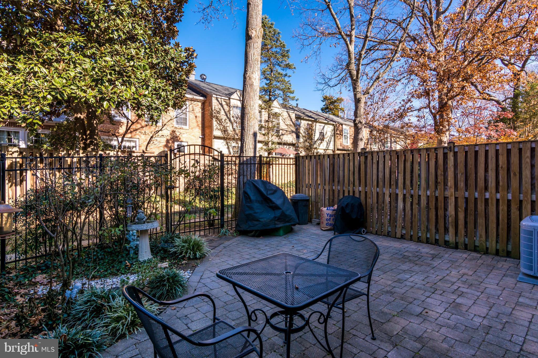 GEORGETOWN HOUSES - Residential