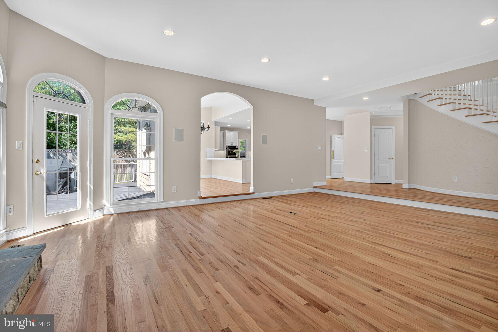 POTOMAC OUTSIDE - Residential