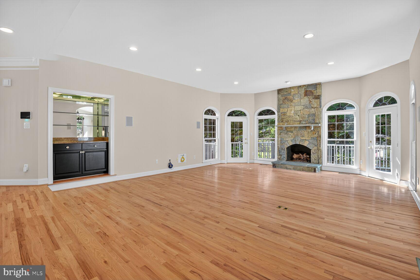 POTOMAC OUTSIDE - Residential