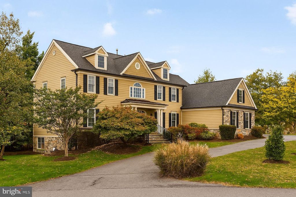 Photo of 9914 Woodford Rd, POTOMAC, MD 20854 (MLS # MDMC2202526)