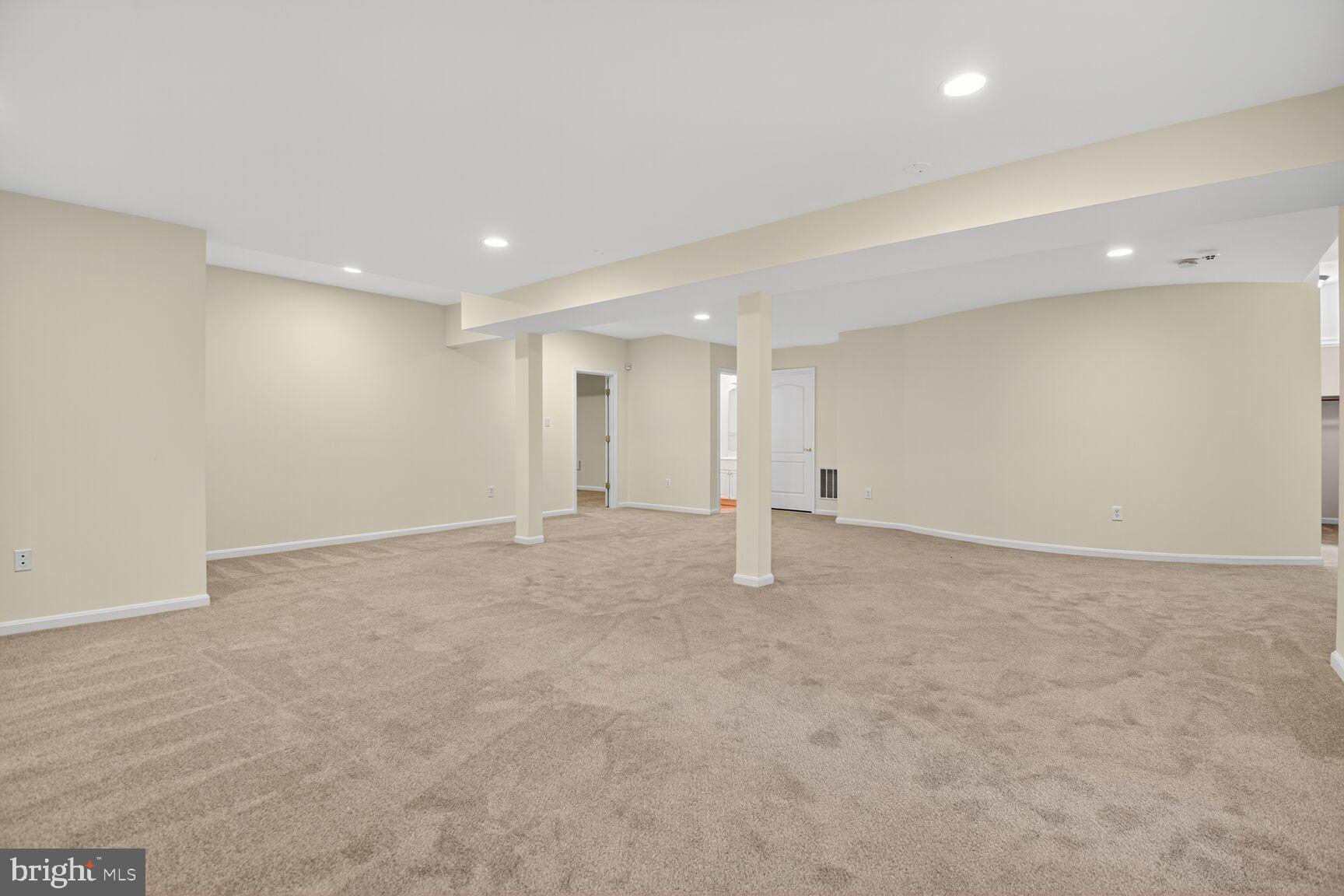 POTOMAC OUTSIDE - Residential